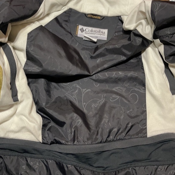 Columbia winter jacket. - Picture 5 of 5